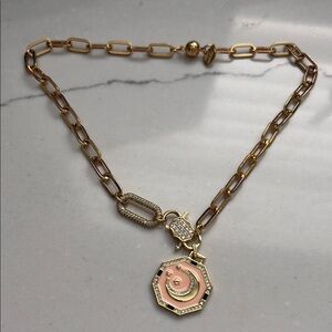 Gold and Pink Pendant Necklace
Magnetic clasp